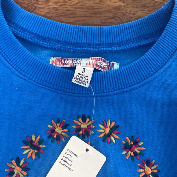 Urban Outfitters Cropped Crew Neck Sweatshirt - Picture 9 of 11